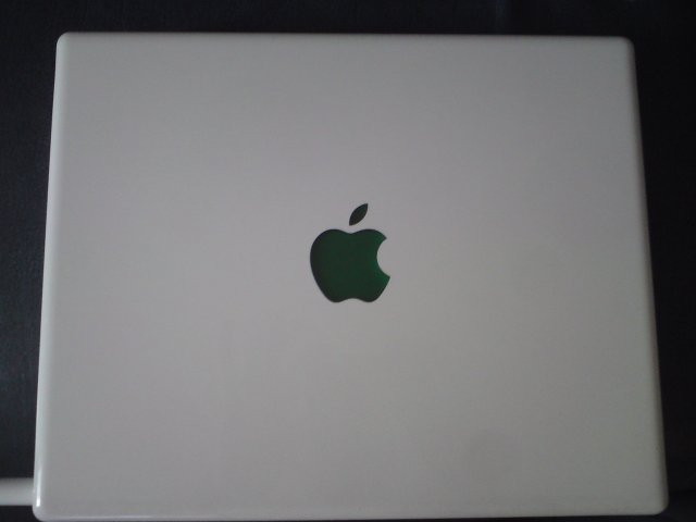 iBook green Apple logo closed