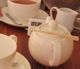 Leaf tea timer and teapot